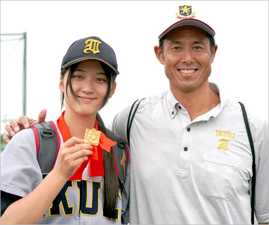 星よつはマネージャーと父親の元プロ野球選手・星孝典