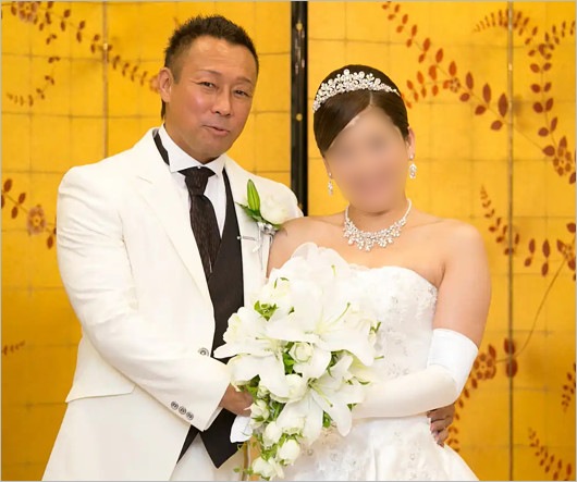 薬師寺保栄と元妻が結婚時の画像