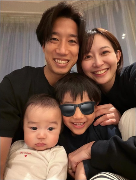 大津祐樹と妻・久冨慶子アナと子供たちの家族写真
