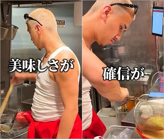 タンクトップ姿で調理するこめお