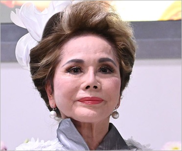 デヴィ夫人