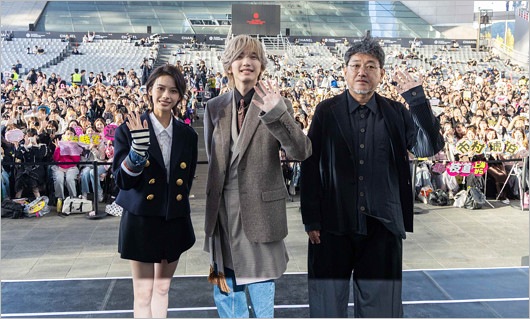 道枝駿佑と安斉星来が釜山国際映画祭出席時の画像