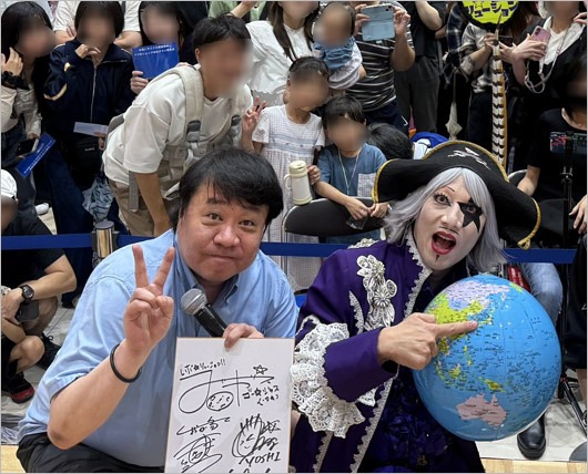 我が家・杉山裕之が万引き事件後のイベント写真（ゴー☆ジャスとお笑いライブ）
