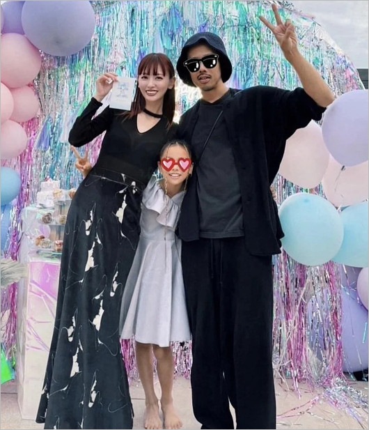 鈴木えみと長女、離婚した元夫