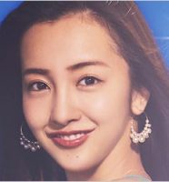 板野友美