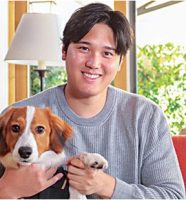 大谷翔平選手と愛犬デコピンの画像