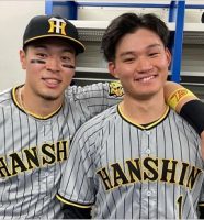 阪神タイガース佐藤輝明選手と森下翔太選手